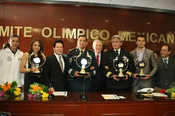 Paola Longoria y Luis Rivera reciben el premio MOM