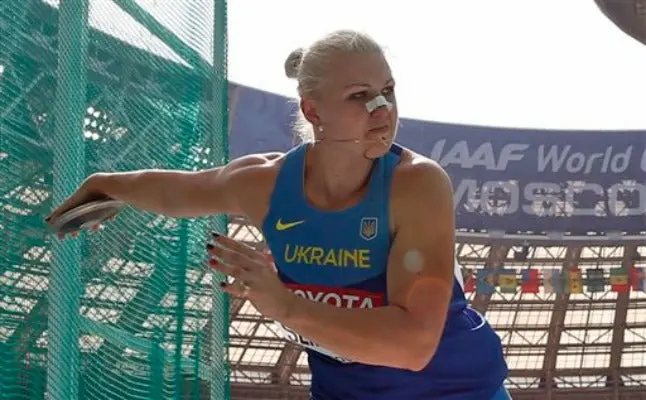 Atleta ucraniana sufre accidente en lanzamiento de disco