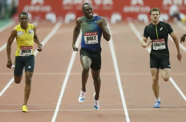 Usain Bolt 'vuela' en París con mejor crono del año