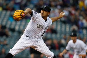 Jorge de la Rosa gana con Rockies ante Yanquis