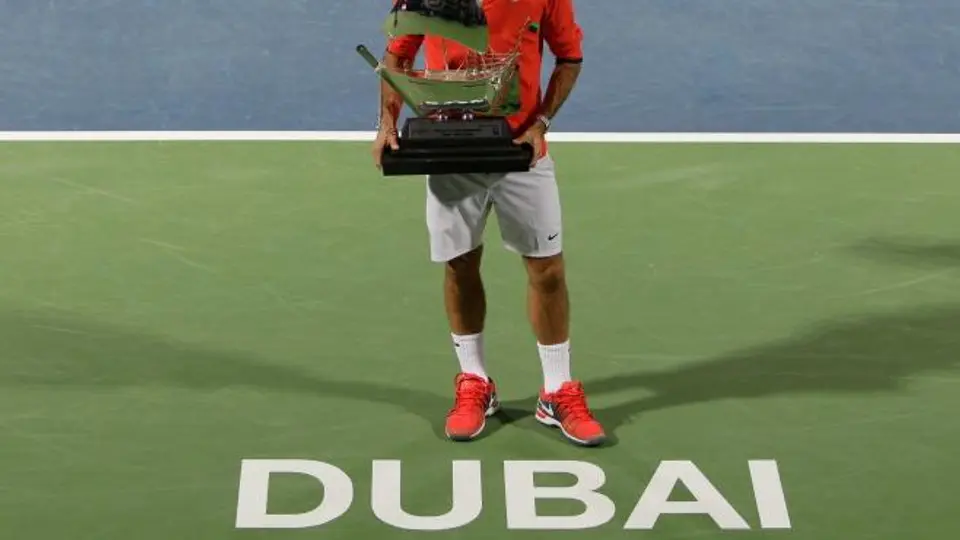Federer derrota a Berdych y es campeón en Dubai