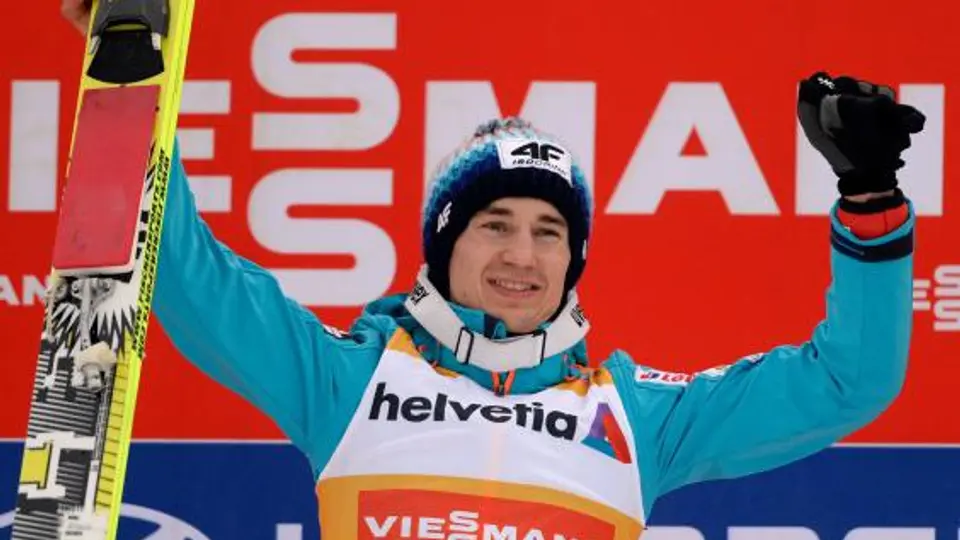 Kamil Stoch, al frente de la Copa del Mundo de saltos de esquí nórdico