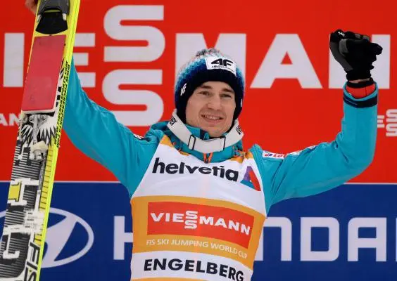 Kamil Stoch, al frente de la Copa del Mundo de saltos de esquí nórdico
