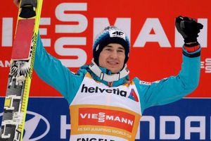 Kamil Stoch, al frente de la Copa del Mundo de saltos de esquí nórdico