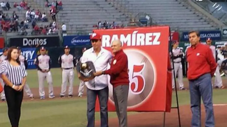 Diablos retira número de Roberto 'Metralleta' Ramírez
