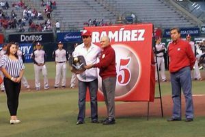 Diablos retira número de Roberto 'Metralleta' Ramírez