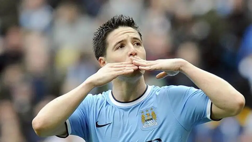 Novia de Nasri explota en Twitter contra Deschamps