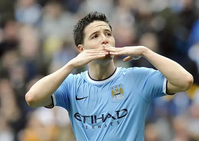 Novia de Nasri explota en Twitter contra Deschamps