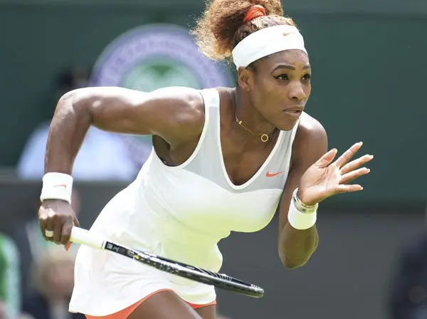 Serena Williams avanza a segunda ronda en Wimbledon
