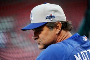 Don Mattingly se mantiene como mánager de los Dodgers