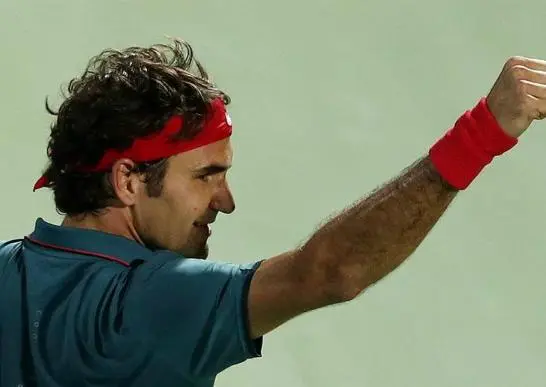 Federer supera a Djokovic y avanza a la Final en Dubai