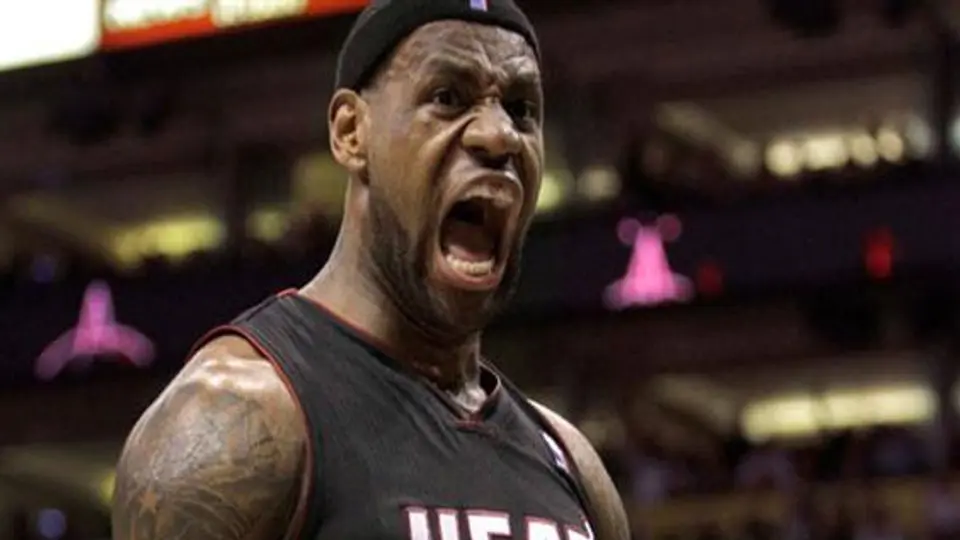 LeBron comanda victoria del Heat sobre Cleveland