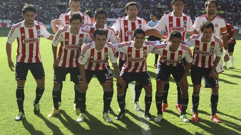 Carlos Slim negocia para comprar a Chivas