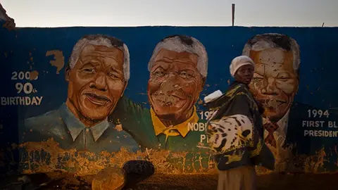 Jugadores y público de la Confederaciones envían apoyo a Mandela