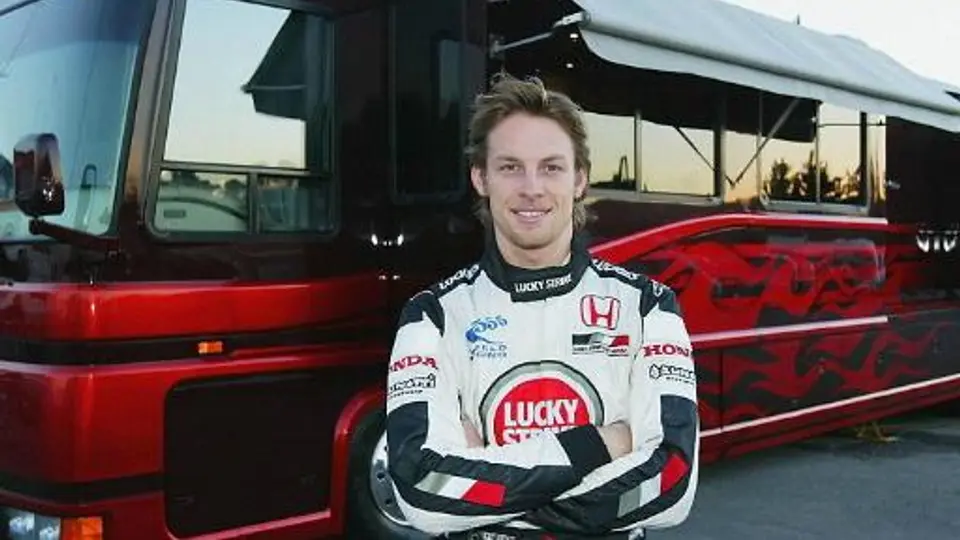 Rentan ex-camión de Jenson Button como hotel de lujo