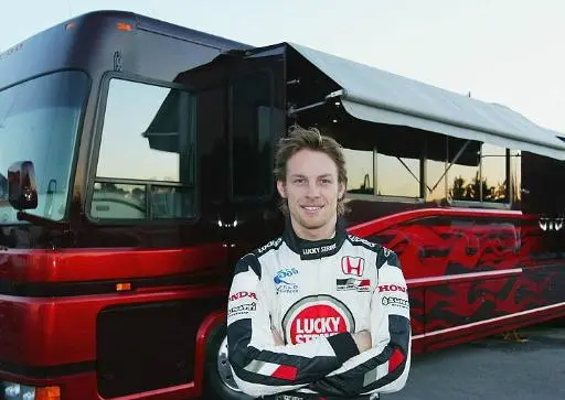 Rentan ex-camión de Jenson Button como hotel de lujo