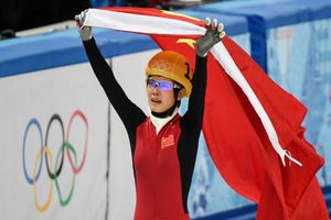 China conquista el Oro en patinaje en pista corta