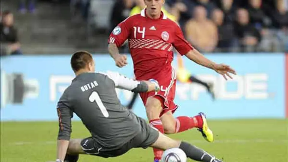 Gol de Nicki Bille provoca que su padre rompa la TV
