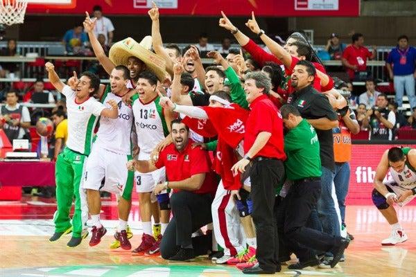 El equipo mexicano celebra la victoria ante Puerto Rico | EFE
