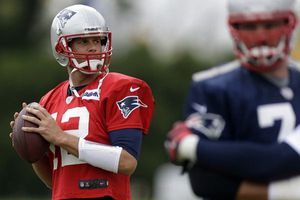 Brady presentaría un esguince en la rodilla izquierda