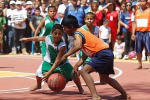 Niños Triquis apalean a Rarámuris
