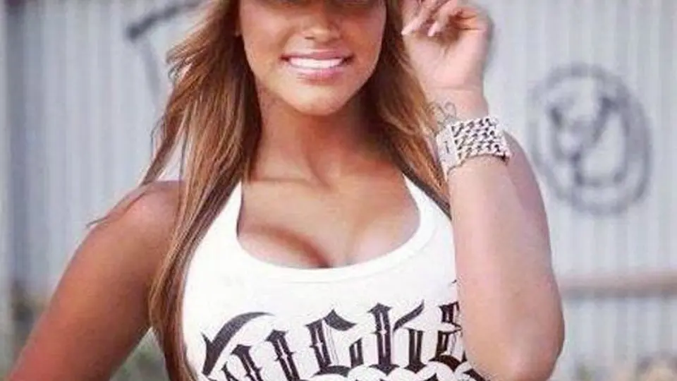 Conoce a la novia de Balotelli, quien la ofrece a jugadores del Real Madrid