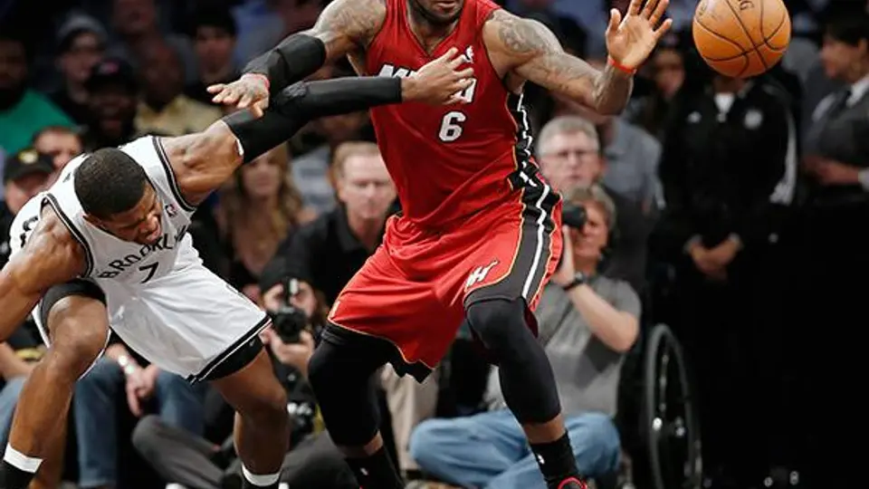 LeBron brilla y el Heat está a un triunfo de la Final del Este