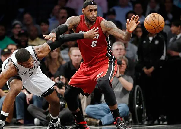 LeBron brilla y el Heat está a un triunfo de la Final del Este