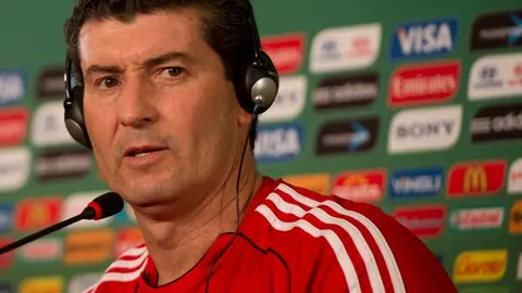 Chepo de la Torre no encuentra su once ideal en el Tri