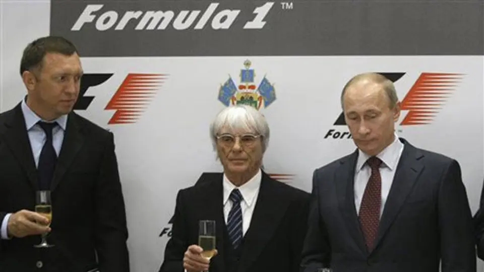 'Los pilotos tienen que usar su cerebro': Ecclestone