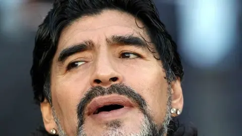Maradona, ofrecido a Atlas aunque no interesa