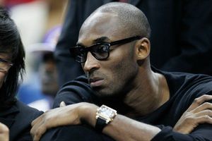 Kobe Bryant renueva por dos temporadas con Lakers