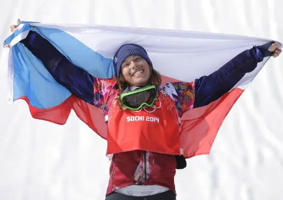 Eva Samkova triunfa en snowboard cross
