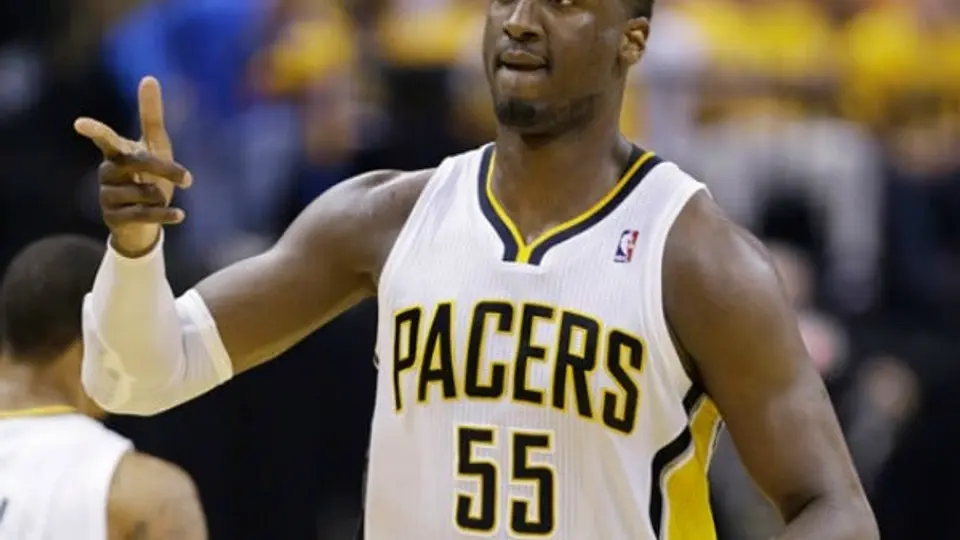 Pacers gana a Milwaukee y mantienen el invicto