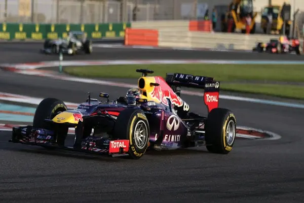 Vettel conquista Abu Dhabi