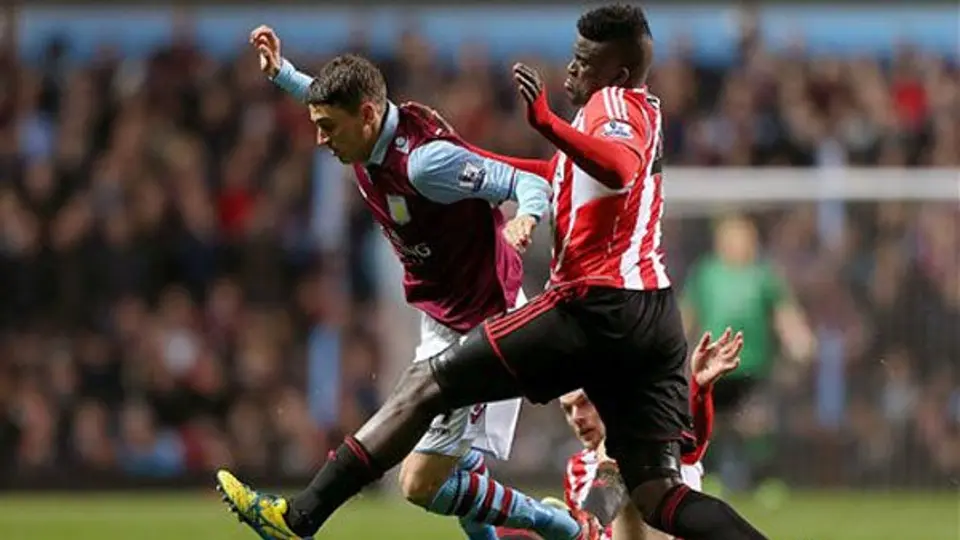 Aston Villa golea a Suderland y se aleja del descenso