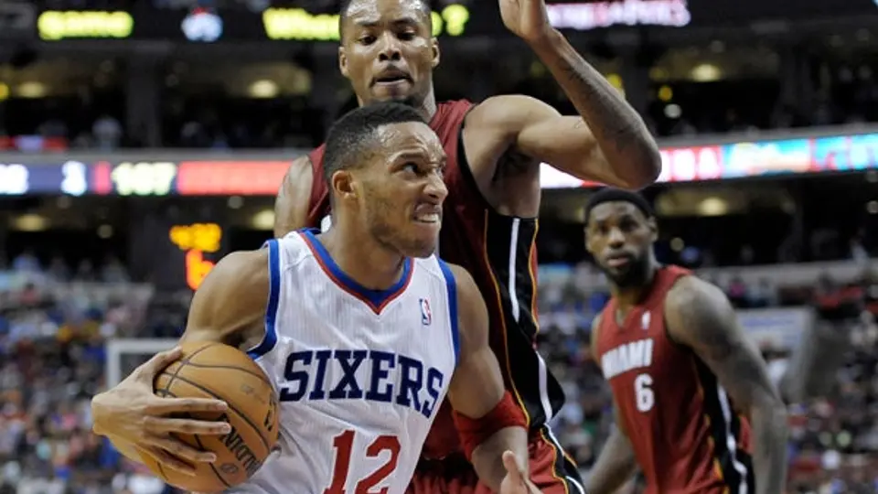 76ers le propina su primera descalabro al Heat