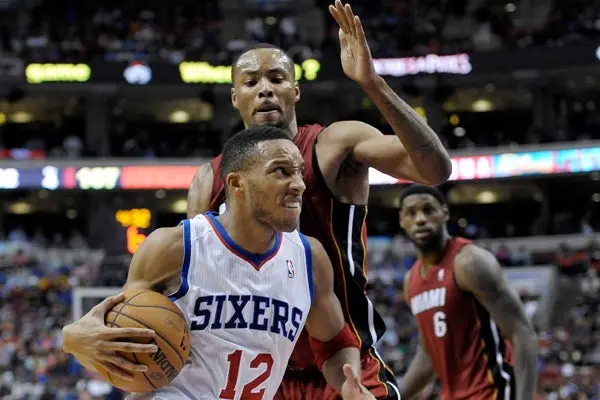 76ers le propina su primera descalabro al Heat