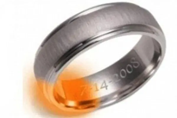 Diseñan argolla que se calienta para recordar aniversario de boda