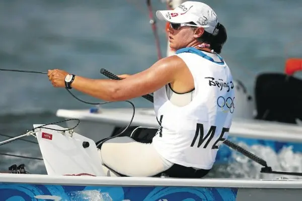 Tania Elías Calles termina su carrera en el velero