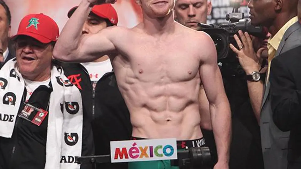 Canelo oficializa su combate con Angulo