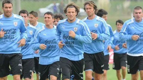 Forlán y otros uruguayos quedan atrapados en elevador