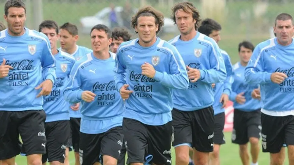 Forlán y otros uruguayos quedan atrapados en elevador