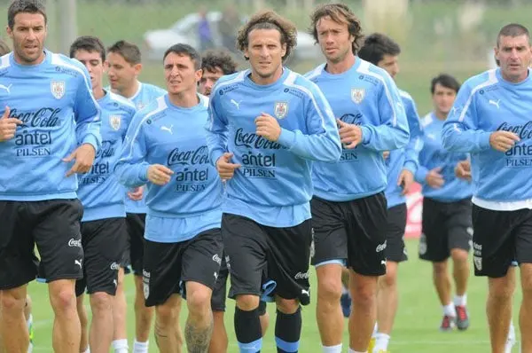 Forlán y otros uruguayos quedan atrapados en elevador