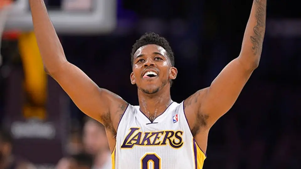 Lakers 'despierta' ante los Pistons