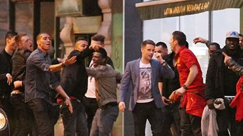 Jugadores del Manchester prolongan festejo hasta las 6 am