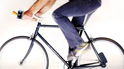 Gadget para cargar teléfono mientras andas en bici