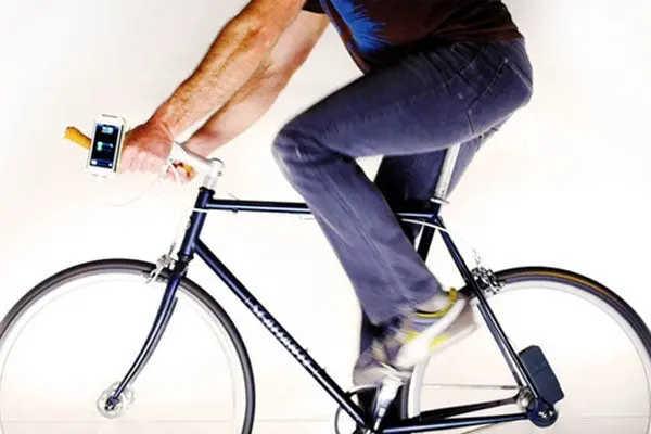 Gadget para cargar teléfono mientras andas en bici