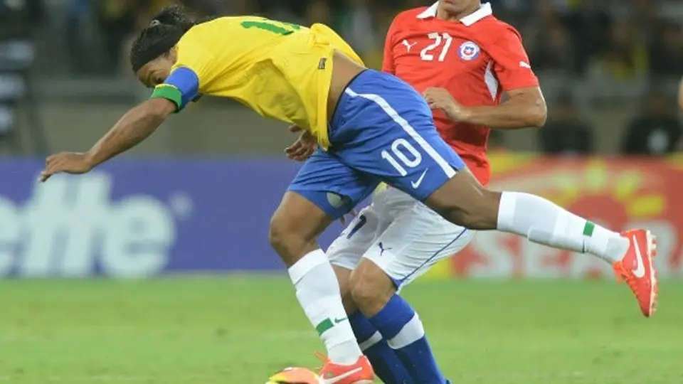 Brasil empata con Chile en partido amistoso
