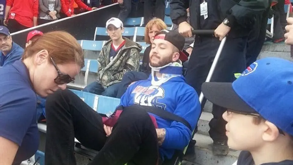 Aficionado de los Bills pierde su trabajo tras caer del estadio